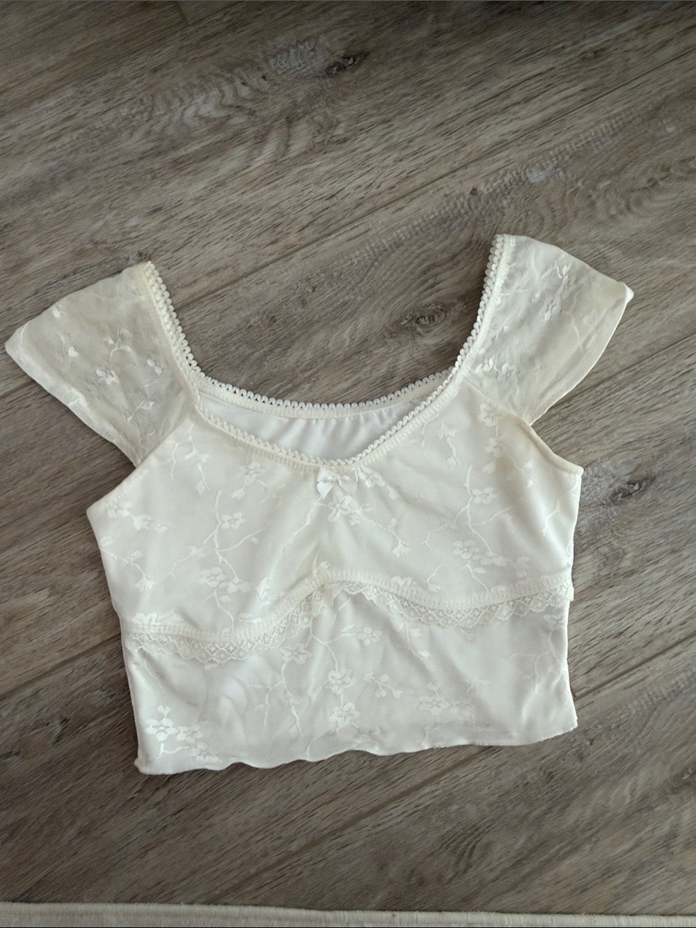 SHEIN Cream Floral Lace Crop Top with Cap Sleeves